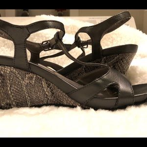 ✨👠✨Strappy Pewter Sandals, size 8